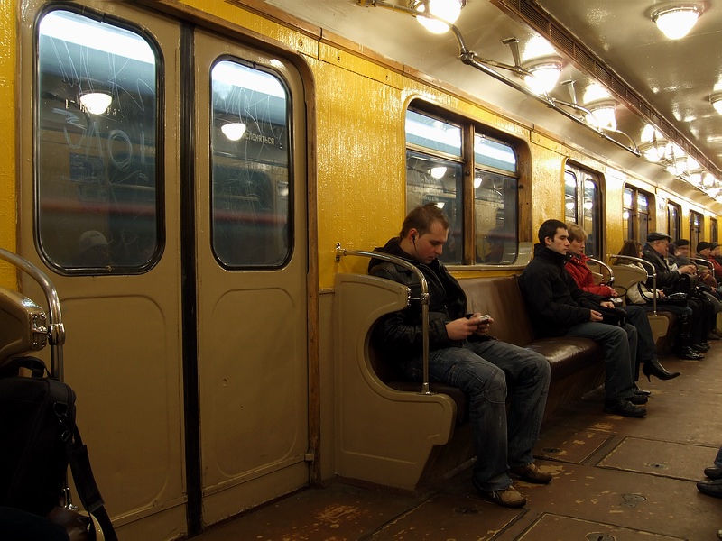 sluchayniy-seks-v-vagone-metro